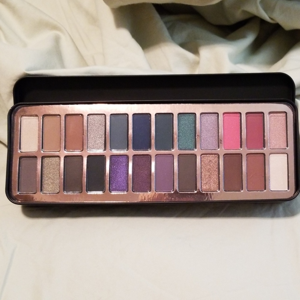 NWOT Eye palette